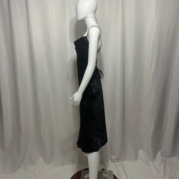 Elegant Black Satin Dress - Picture 11 of 14